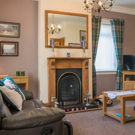 Pippin, Tranquil Scottish Cottage With Hot Tub Airdrie Exterior photo
