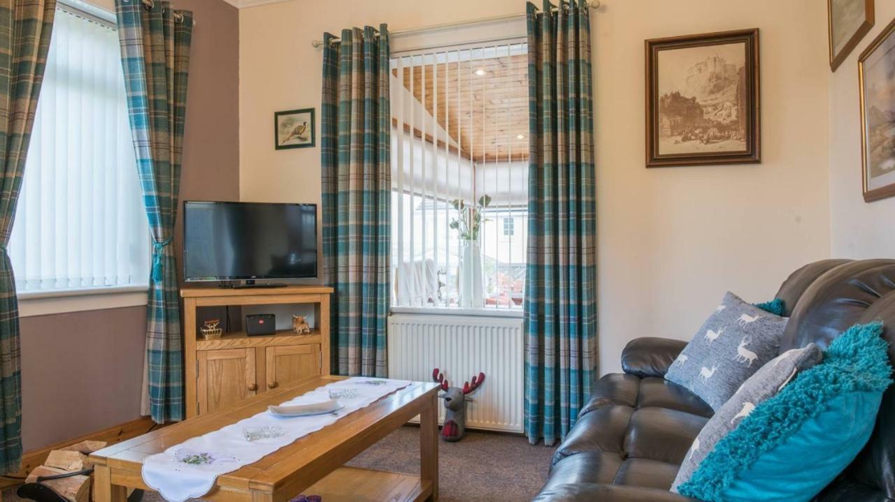 Pippin, Tranquil Scottish With Hot Tub Holiday home *