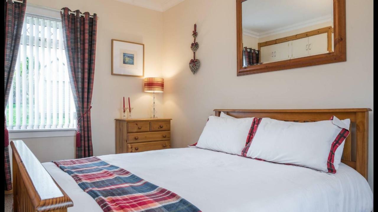 Pippin, Tranquil Scottish With Hot Tub Holiday home Airdrie