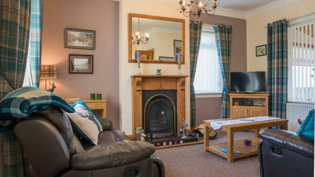Pippin, Tranquil Scottish With Hot Tub Holiday home Airdrie