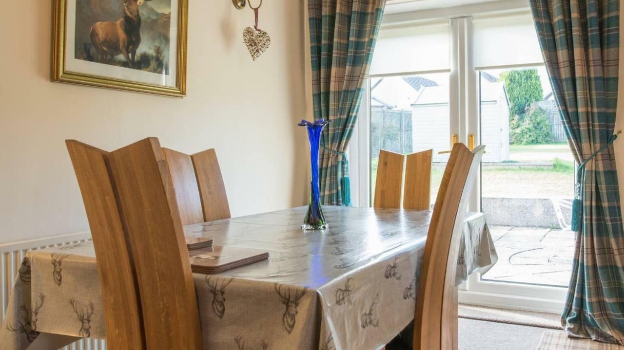 Holiday home Pippin, Tranquil Scottish With Hot Tub *