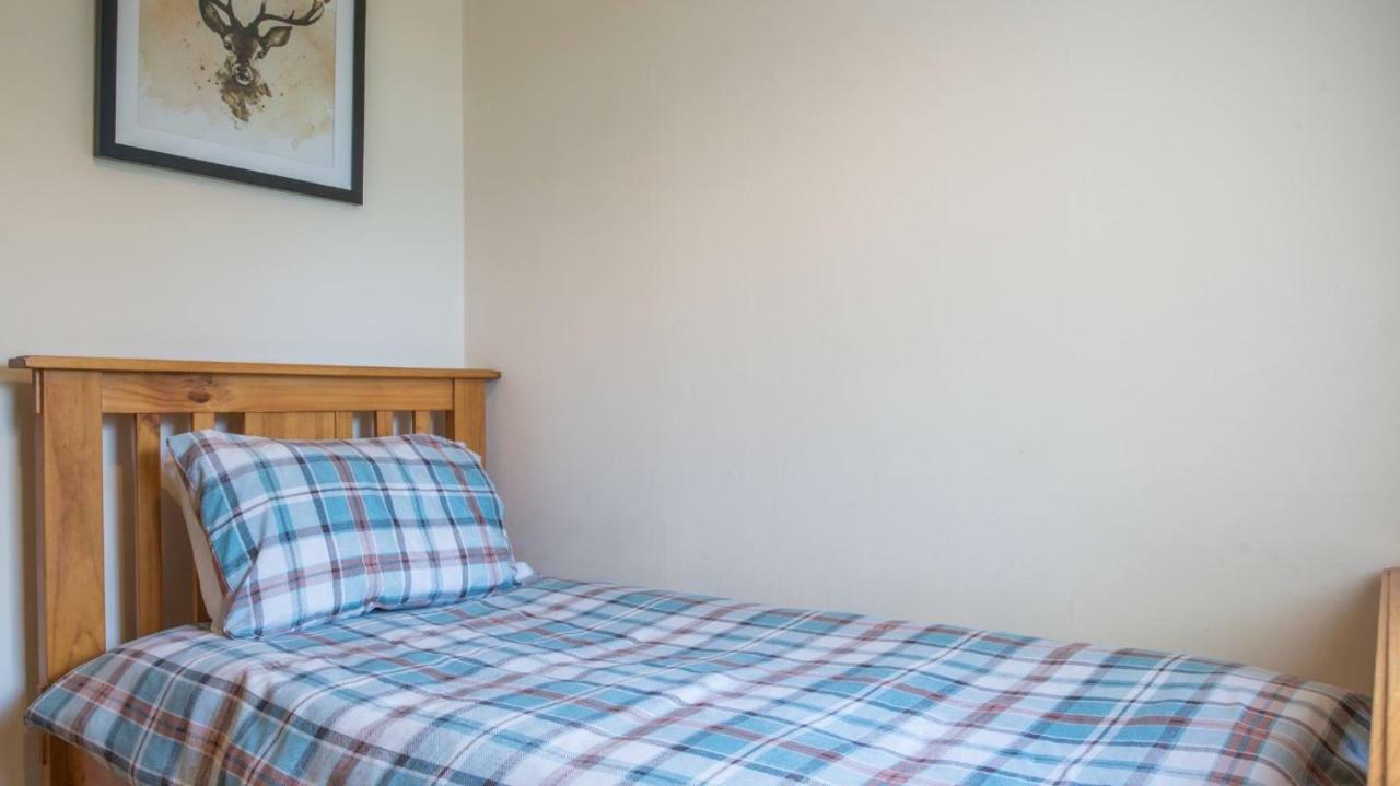 Pippin, Tranquil Scottish With Hot Tub Holiday home