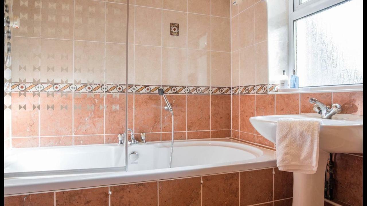 Pippin, Tranquil Scottish With Hot Tub Holiday home *