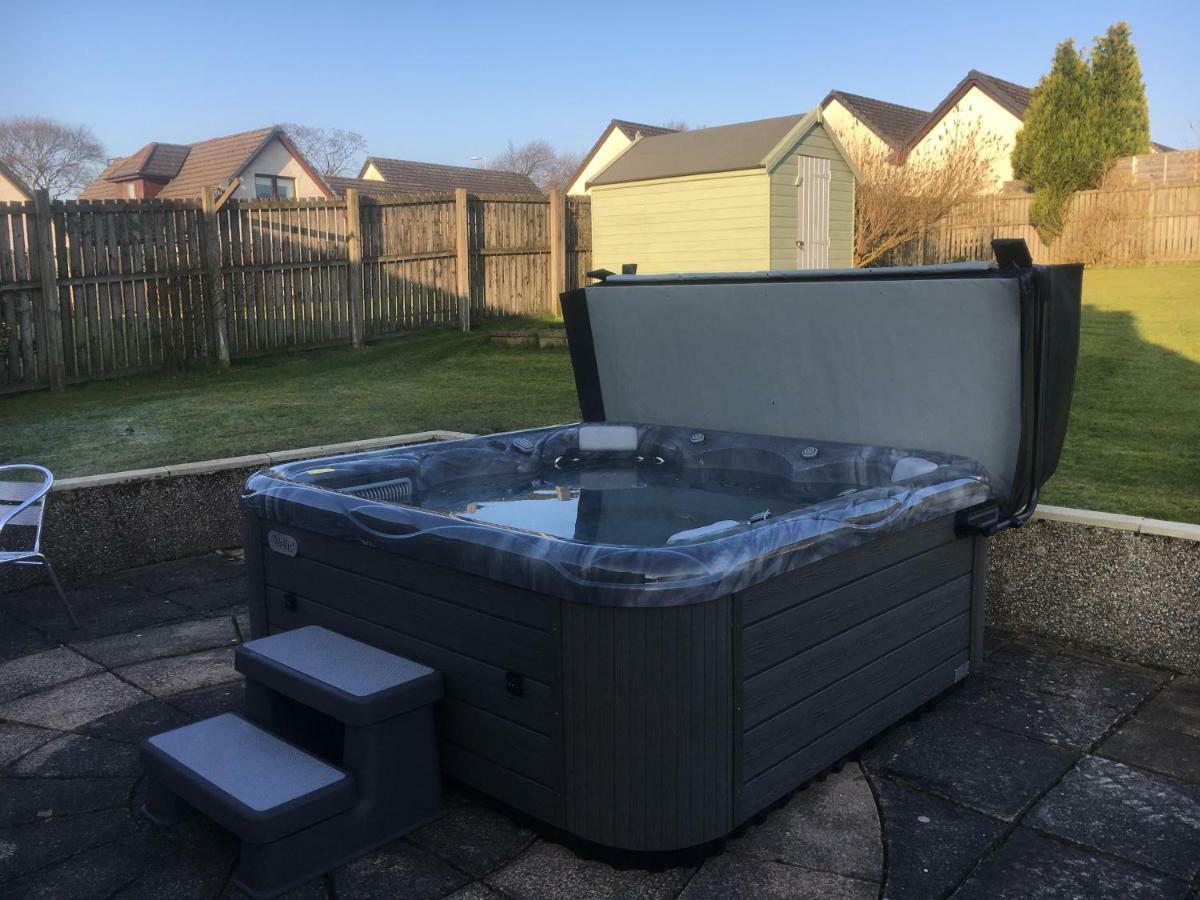Pippin, Tranquil Scottish With Hot Tub *